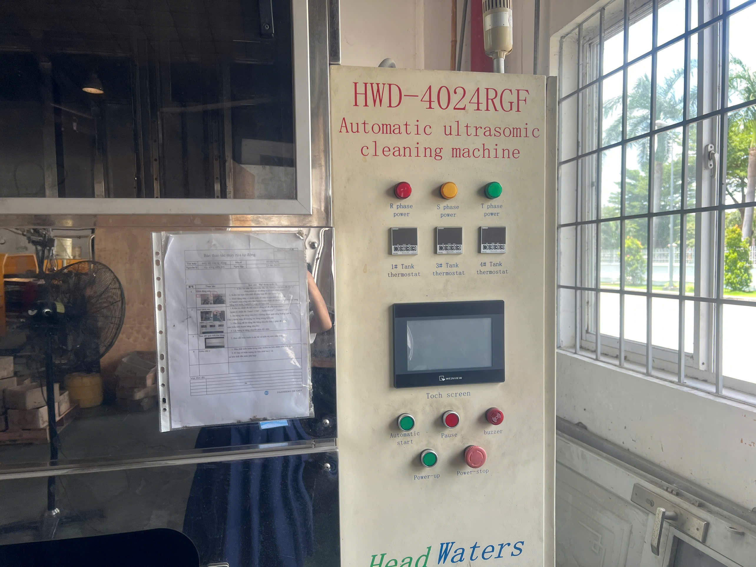 Automatic ultrasonic cleaning machine